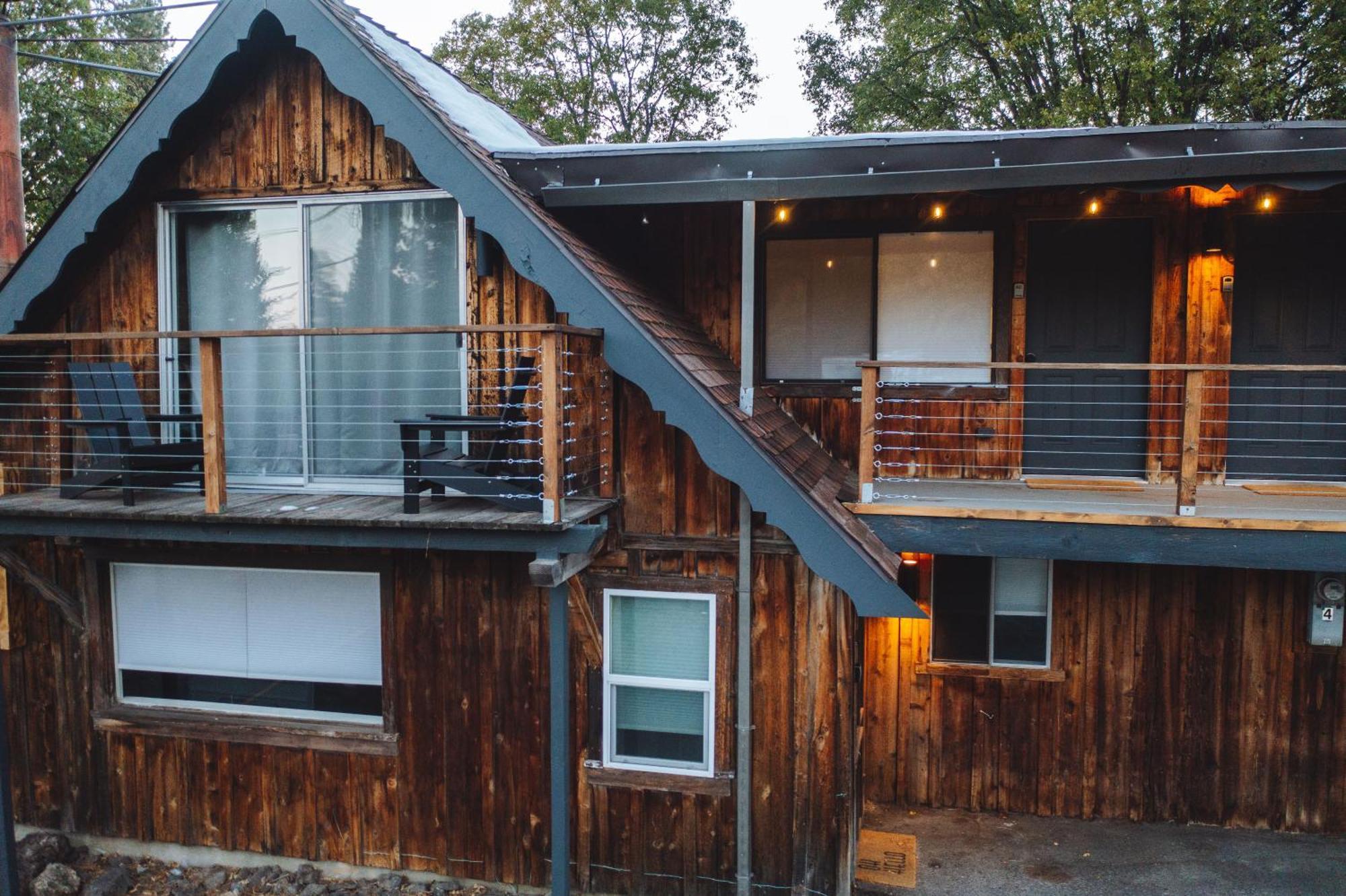 Basecamp Lodge Mount Shasta Exterior photo