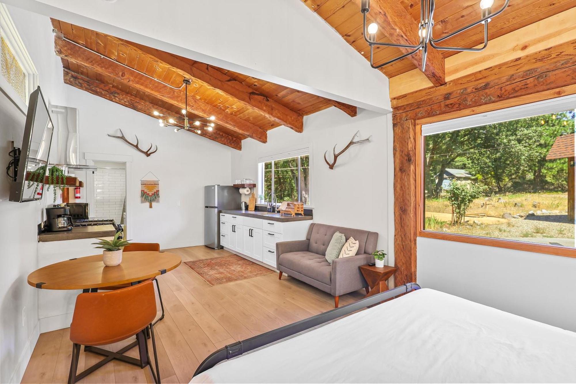 Basecamp Lodge Mount Shasta Room photo
