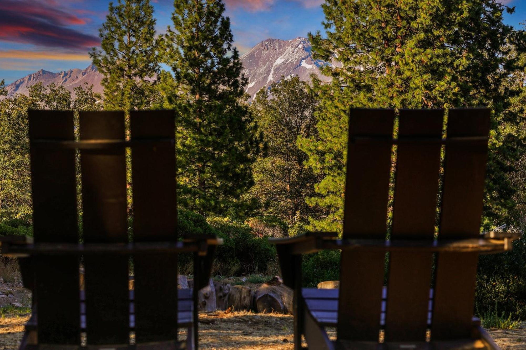 Basecamp Lodge Mount Shasta Exterior photo