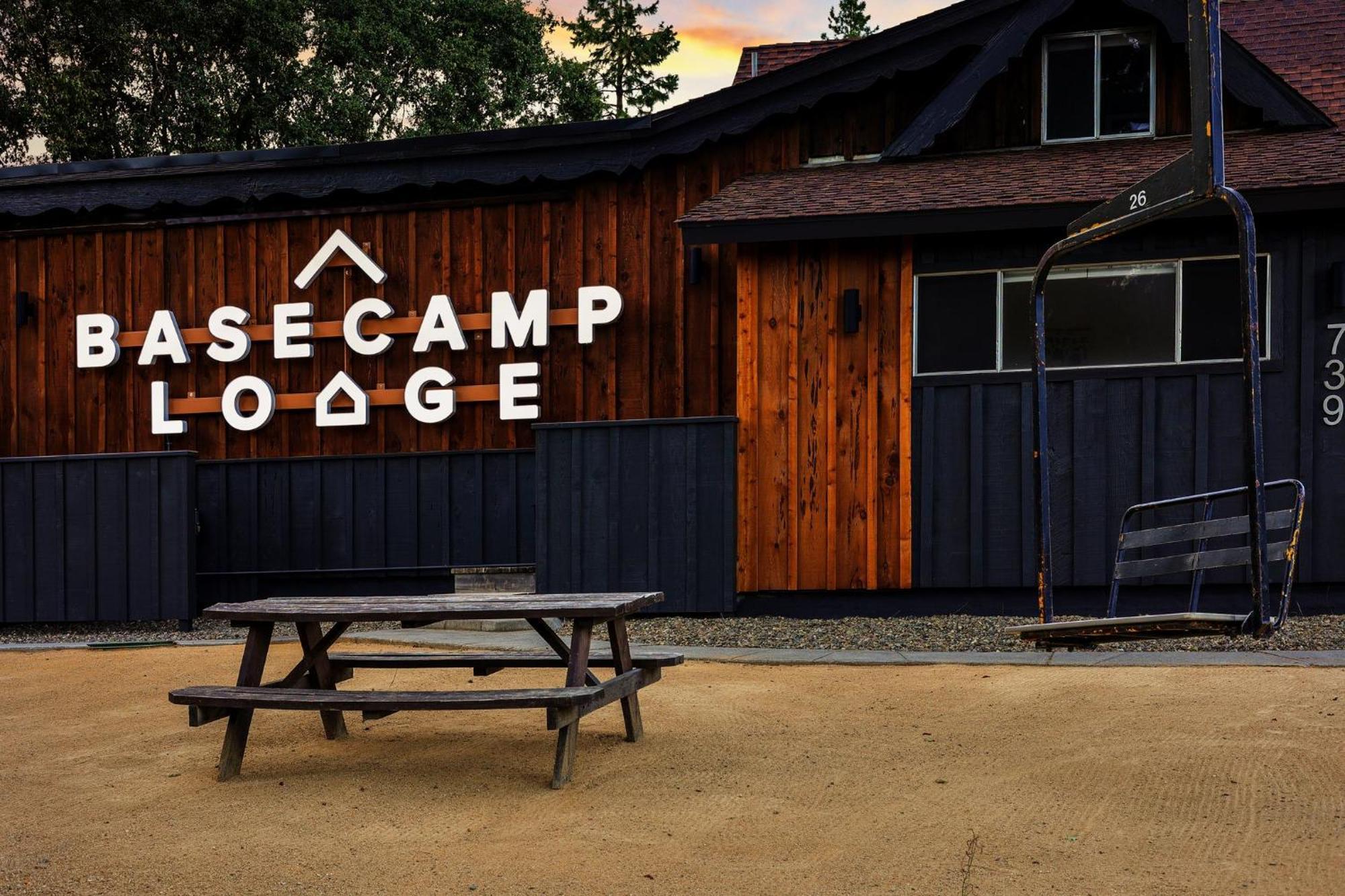 Basecamp Lodge Mount Shasta Exterior photo