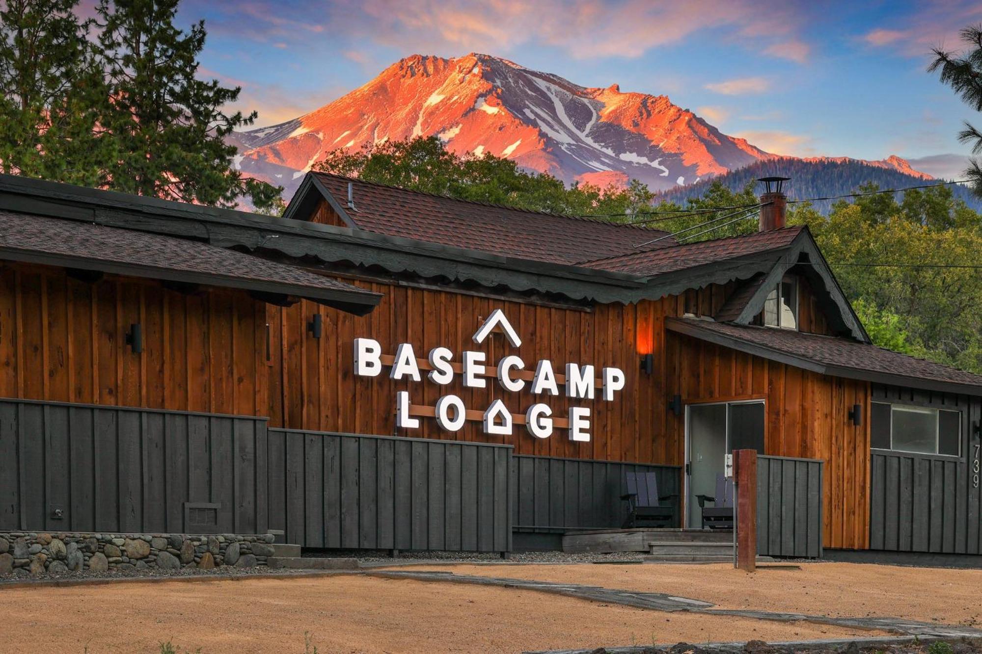 Basecamp Lodge Mount Shasta Exterior photo